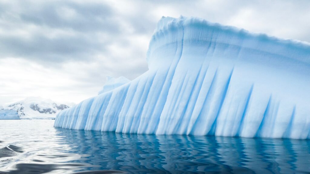 Climate Change 3 (iceberg) - pic by Derek-Oyen on Unsplash