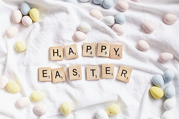 Photo by Priscilla Du Preez on Unsplash, Happy Easter wooden blocks surrounded by easter eggs