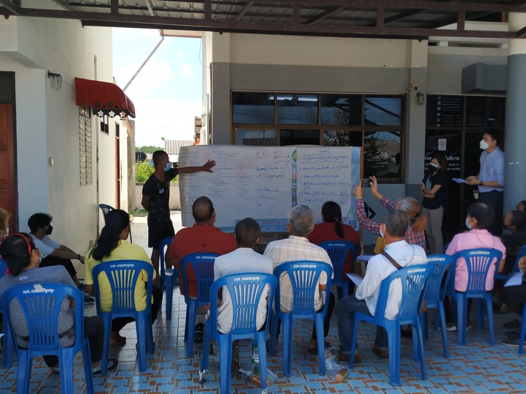 People from the thai coastal project giving a presentation