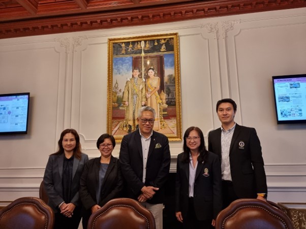 Associate Professor Dr. Pannee Cheewinsiriwat, Chulalongkorn University, Associate Professor Dr. Kanchana Nakhapakorn, Mahidol University, Ambassador Pisanu Suvanajata, Associate Professor Dr.Uma Langkulsen, Thammasart University, and Associate Professor Dr.Chalermpol Chamchan, Mahidol University.