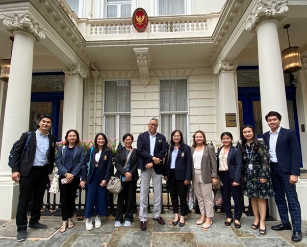 Ambassador Pisanu Suvanajata (centre) with (from left) Associate Professor Dr.Chalermpol Chamchan, Mahidol University, Associate Professor Dr. Pannee Cheewinsiriwat, Chulalongkorn University, Dr.Areerut Patnukao, Chulalongkorn University, Associate Professor Dr. Kanchana Nakhapakorn, Mahidol University, Thai PI of the Thai Coast project, Associate Professor Dr.Uma Langkulsen, Thammasart University, Dr.Puttaporn Arreeprachakul, Dr.Chanita Duangyiwa, and Mr. Possapon Charoenporn, Chulalongkorn University.