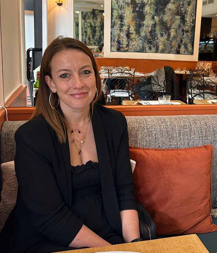 Photo of Dr Elizabeth Bates